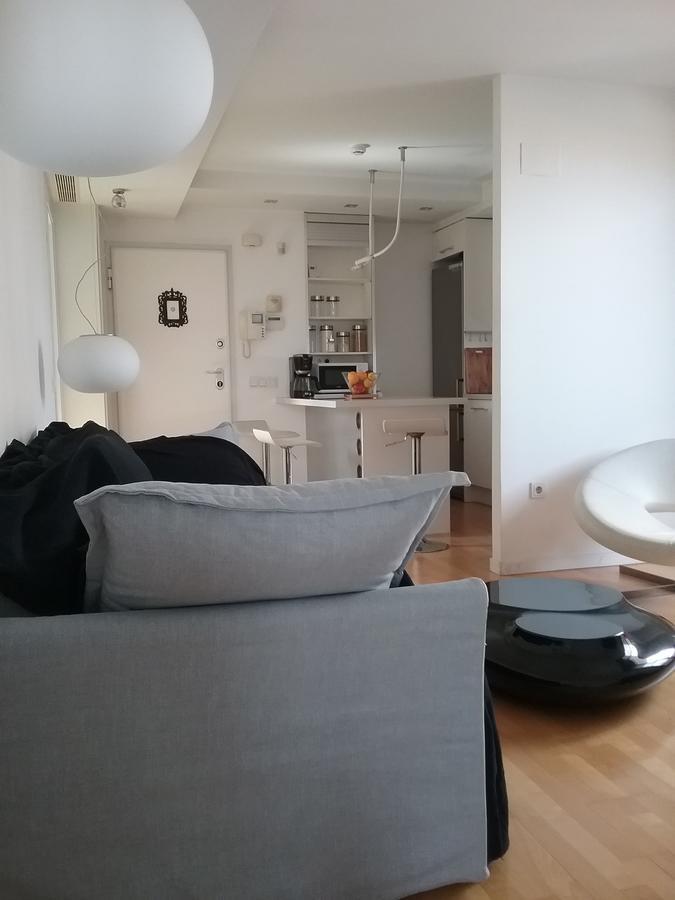 Lovely 2 Bedroom Terrace Wifi Parking Ac Heating Attic Valence Extérieur photo