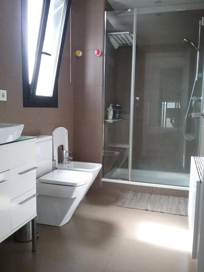 Lovely 2 Bedroom Terrace Wifi Parking Ac Heating Attic Valence Extérieur photo
